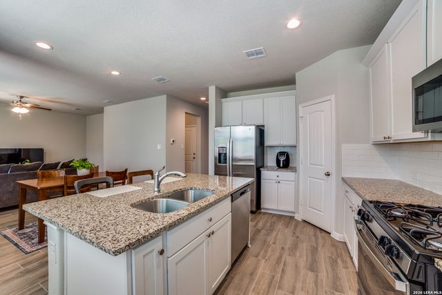 1529 Stony Island Dr, San Antonio, TX 78245