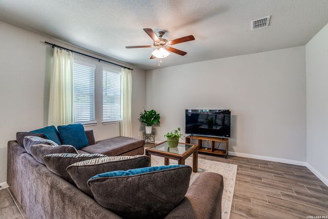 1529 Stony Island Dr, San Antonio, TX 78245