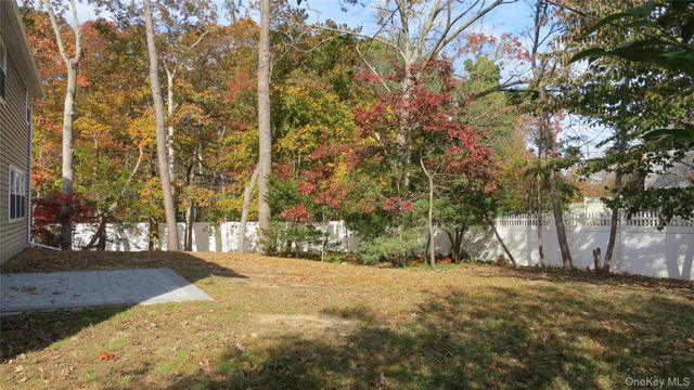 1 Eliot Drive, Lake Grove, NY 11755