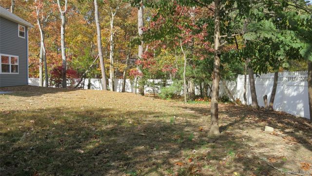 1 Eliot Drive, Lake Grove, NY 11755