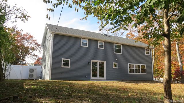 1 Eliot Drive, Lake Grove, NY 11755