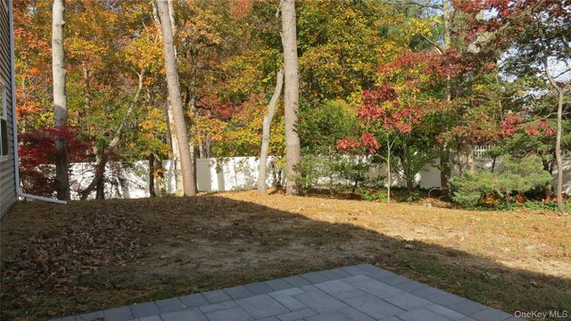 1 Eliot Drive, Lake Grove, NY 11755