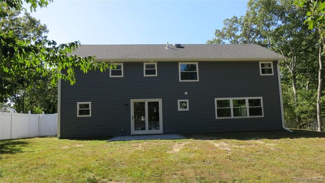 1 Eliot Drive, Lake Grove, NY 11755