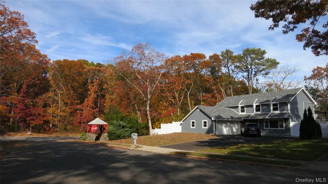 1 Eliot Drive, Lake Grove, NY 11755