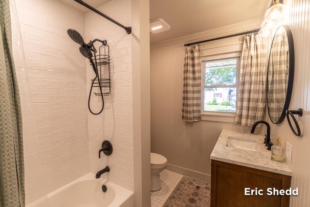 222 East Avenue, Fremont, MI 49412