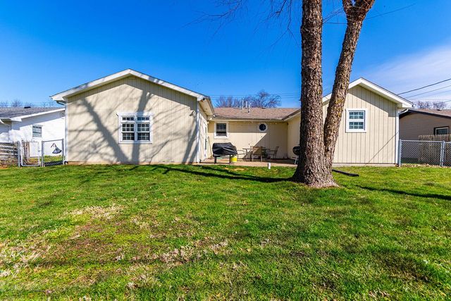 740 W BRUTON ST, Centralia, MO 65240