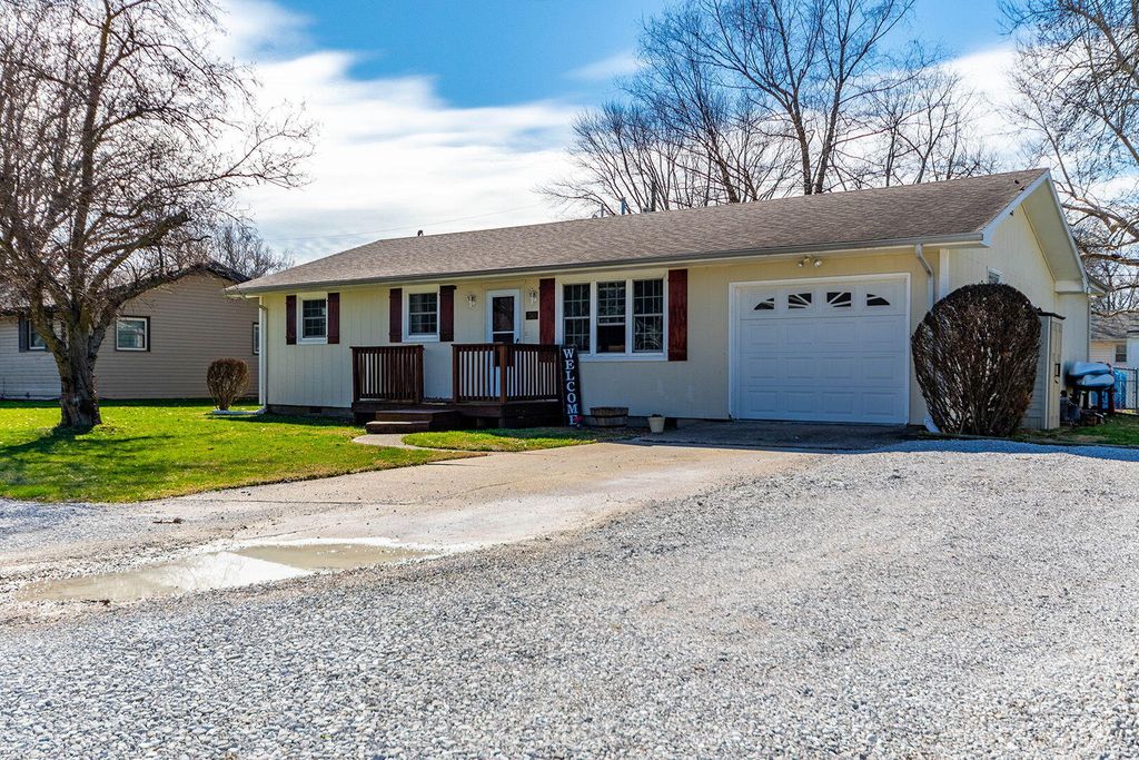 740 W BRUTON ST, Centralia, MO 65240