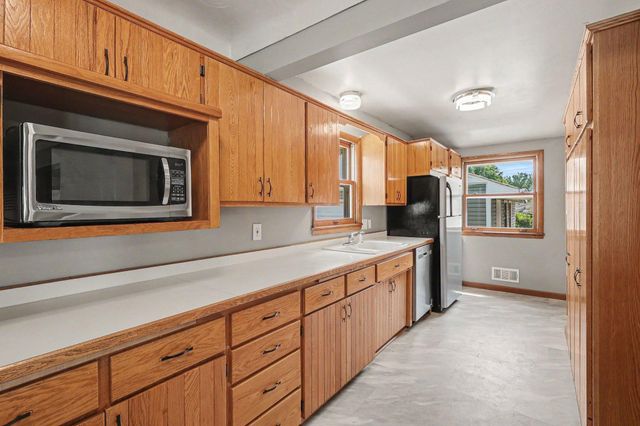 2842 Lexington Avenue S, Eagan, MN 55121