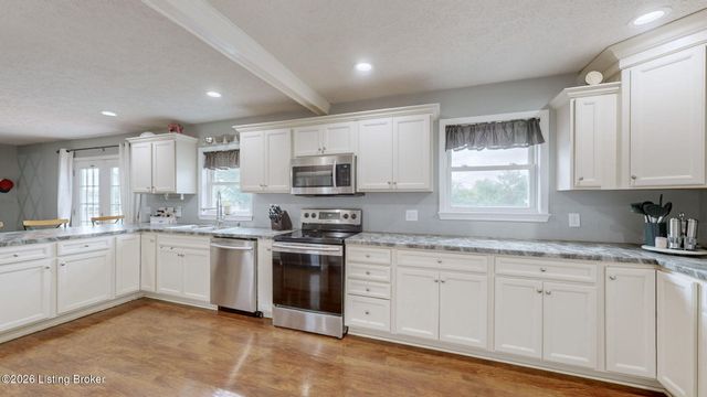 253 Country Manor Ln, Shepherdsville, KY 40165