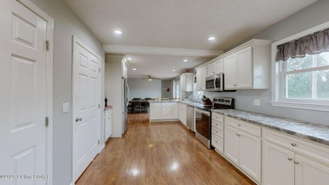 253 Country Manor Ln, Shepherdsville, KY 40165