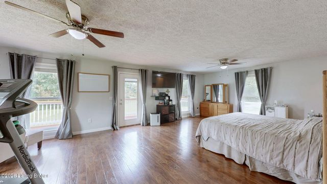 253 Country Manor Ln, Shepherdsville, KY 40165