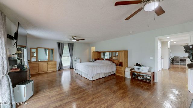 253 Country Manor Ln, Shepherdsville, KY 40165