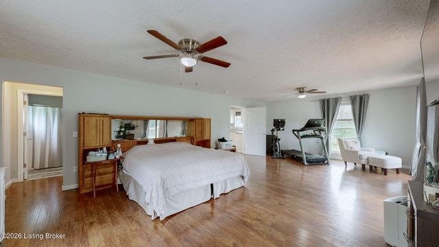 253 Country Manor Ln, Shepherdsville, KY 40165