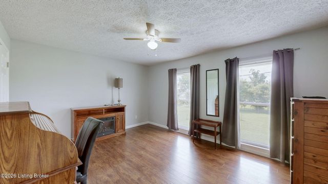 253 Country Manor Ln, Shepherdsville, KY 40165
