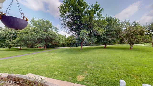 253 Country Manor Ln, Shepherdsville, KY 40165