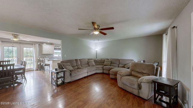 253 Country Manor Ln, Shepherdsville, KY 40165