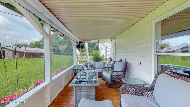 253 Country Manor Ln, Shepherdsville, KY 40165