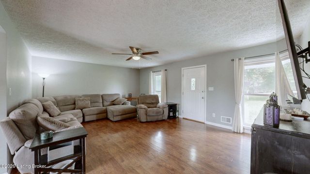 253 Country Manor Ln, Shepherdsville, KY 40165