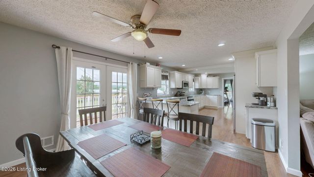 253 Country Manor Ln, Shepherdsville, KY 40165
