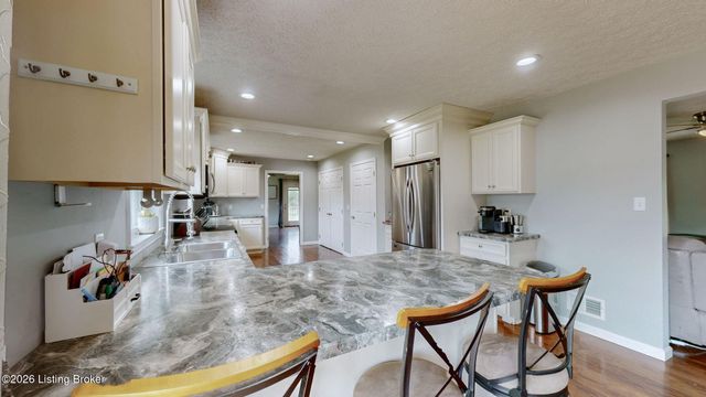 253 Country Manor Ln, Shepherdsville, KY 40165