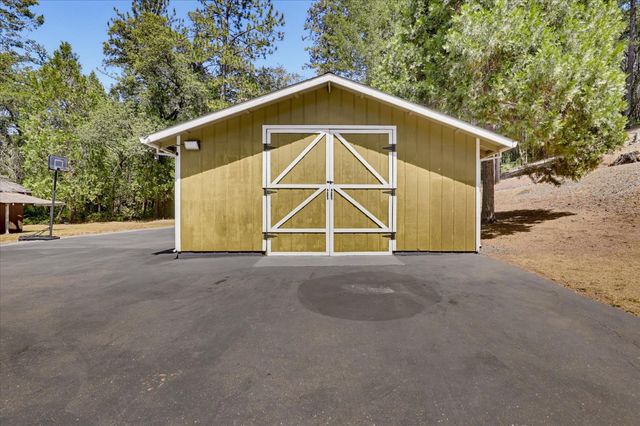 1325 Boole Rd, Applegate, CA 95703