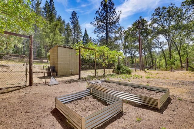1325 Boole Rd, Applegate, CA 95703