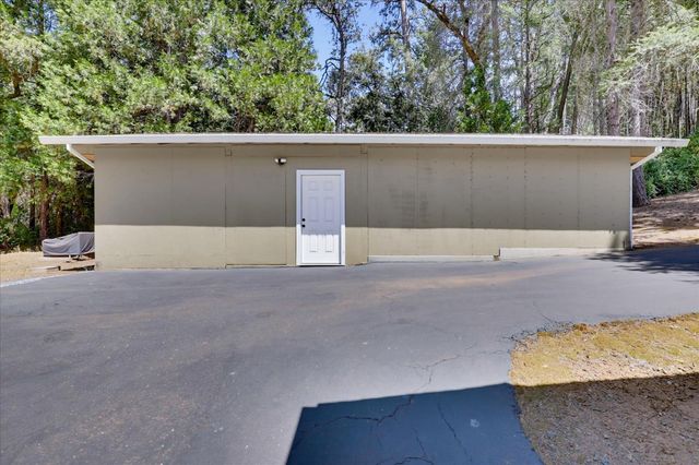 1325 Boole Rd, Applegate, CA 95703