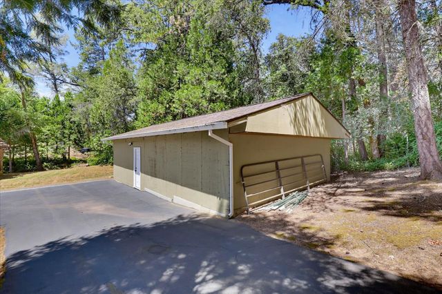 1325 Boole Rd, Applegate, CA 95703