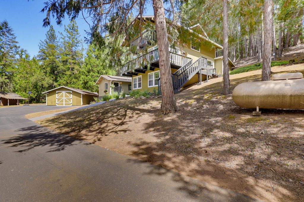 1325 Boole Rd, Applegate, CA 95703