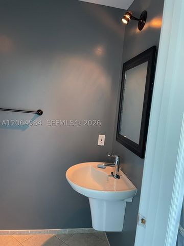 60 SW 13th St 3426, Miami, FL 33130