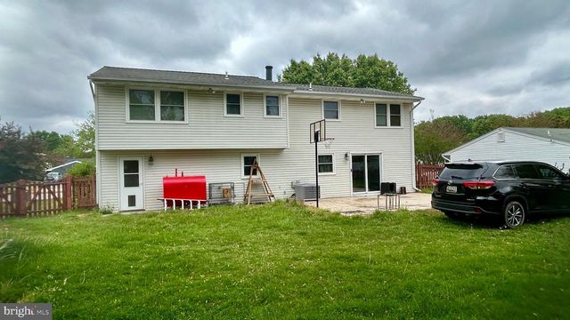 2716 PINEWOOD DR, Waldorf, MD 20601