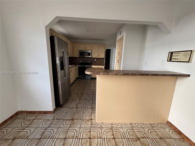 2524 SW 6th St, Miami, FL 33135