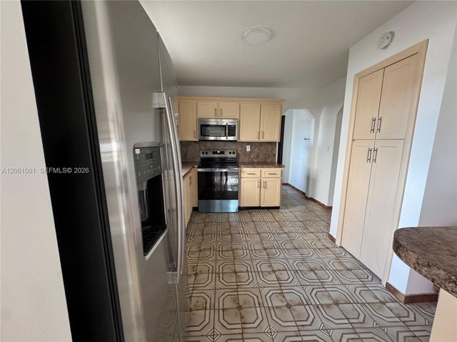 2524 SW 6th St, Miami, FL 33135