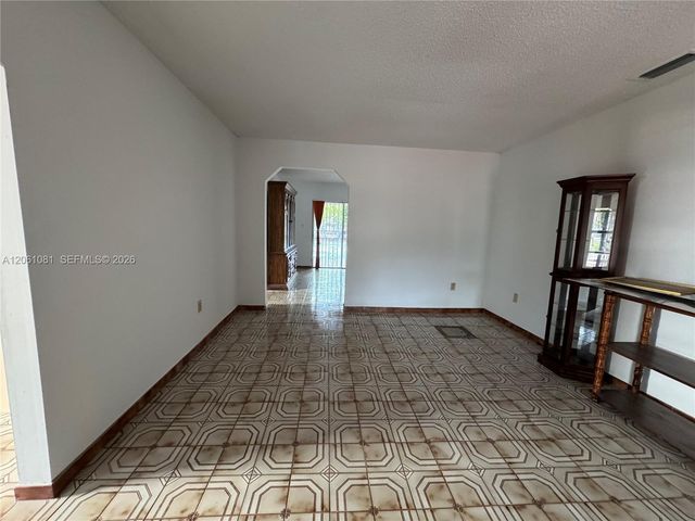 2524 SW 6th St, Miami, FL 33135