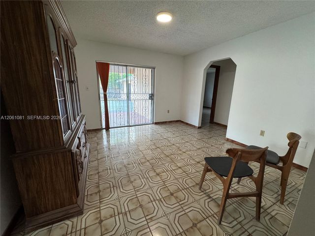 2524 SW 6th St, Miami, FL 33135