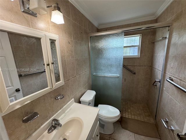 2524 SW 6th St, Miami, FL 33135