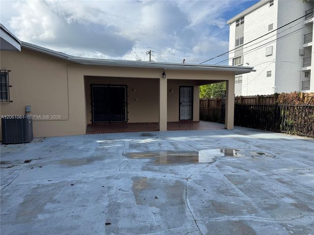 2524 SW 6th St, Miami, FL 33135