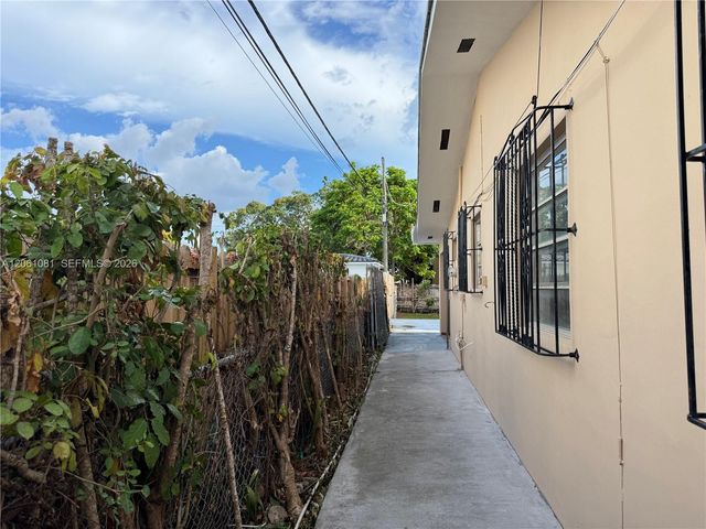 2524 SW 6th St, Miami, FL 33135