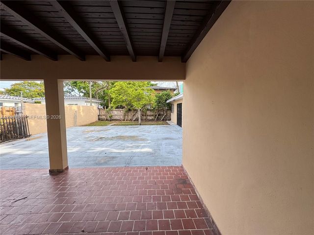 2524 SW 6th St, Miami, FL 33135