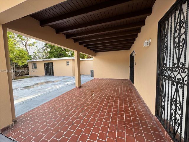 2524 SW 6th St, Miami, FL 33135