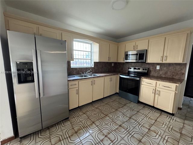 2524 SW 6th St, Miami, FL 33135