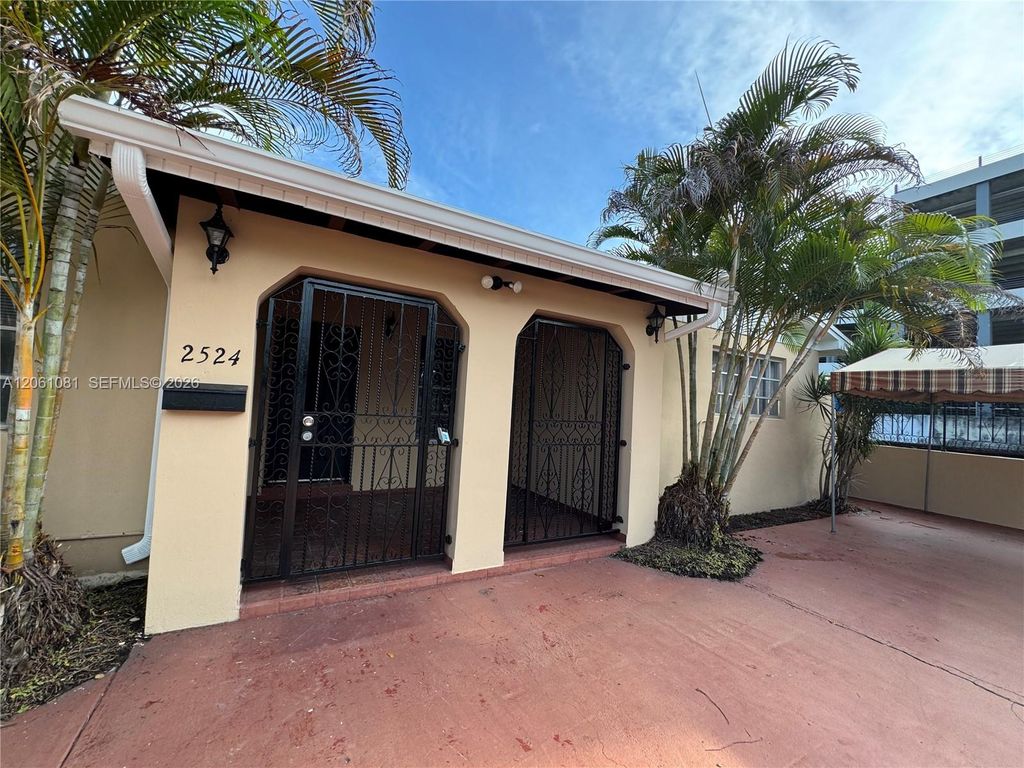 2524 SW 6th St, Miami, FL 33135