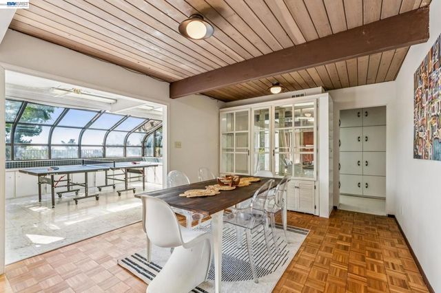 8077 Shay Dr, Oakland, CA 94605