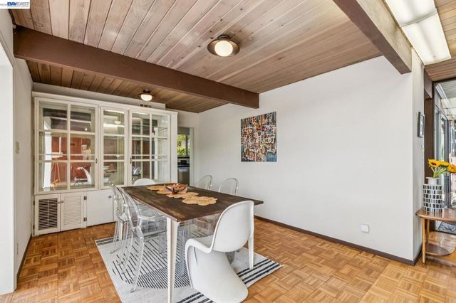 8077 Shay Dr, Oakland, CA 94605