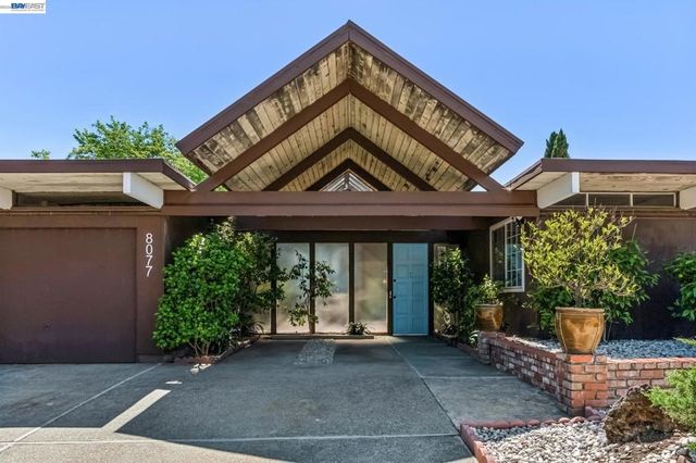 8077 Shay Dr, Oakland, CA 94605