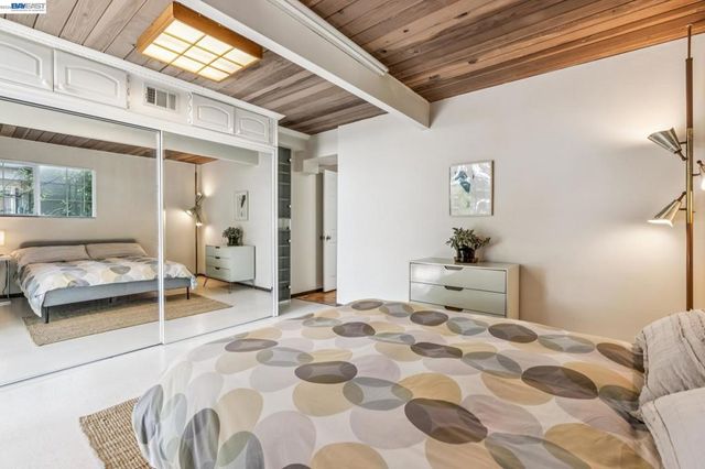 8077 Shay Dr, Oakland, CA 94605