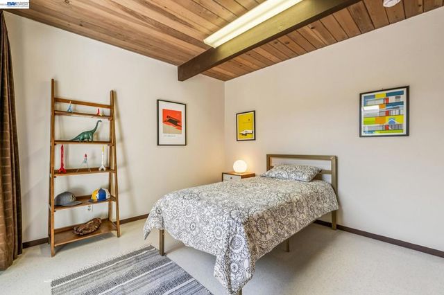 8077 Shay Dr, Oakland, CA 94605