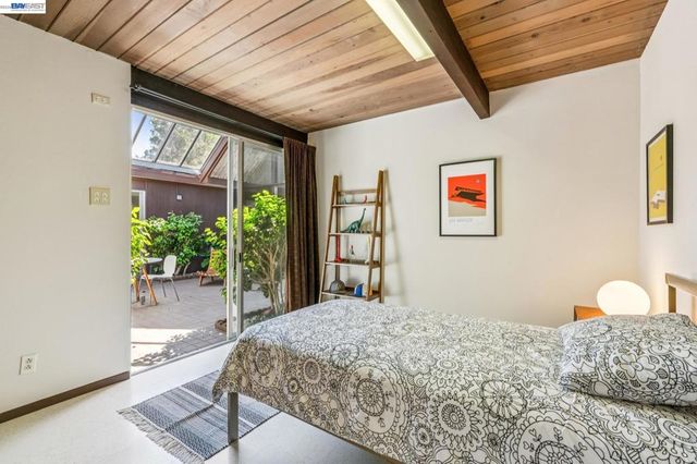 8077 Shay Dr, Oakland, CA 94605