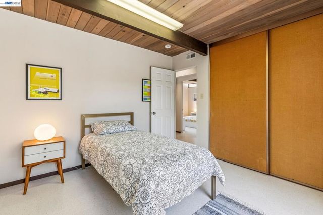 8077 Shay Dr, Oakland, CA 94605