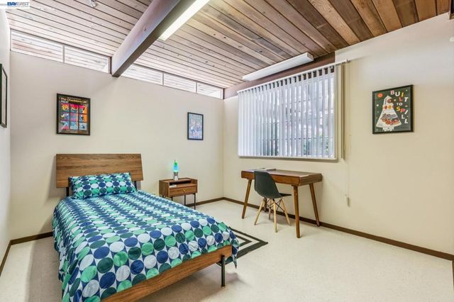 8077 Shay Dr, Oakland, CA 94605